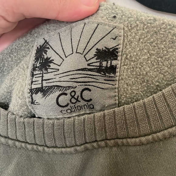 🌈 Olive Green Crewneck Sweater - Picture 2 of 4